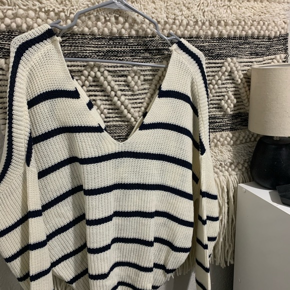 Francescas Sweater - Picture 1 of 2